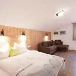 House In With Panoramic Views 度假居