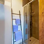 House In With Panoramic Views 度假居 *