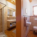 House In With Panoramic Views 度假居